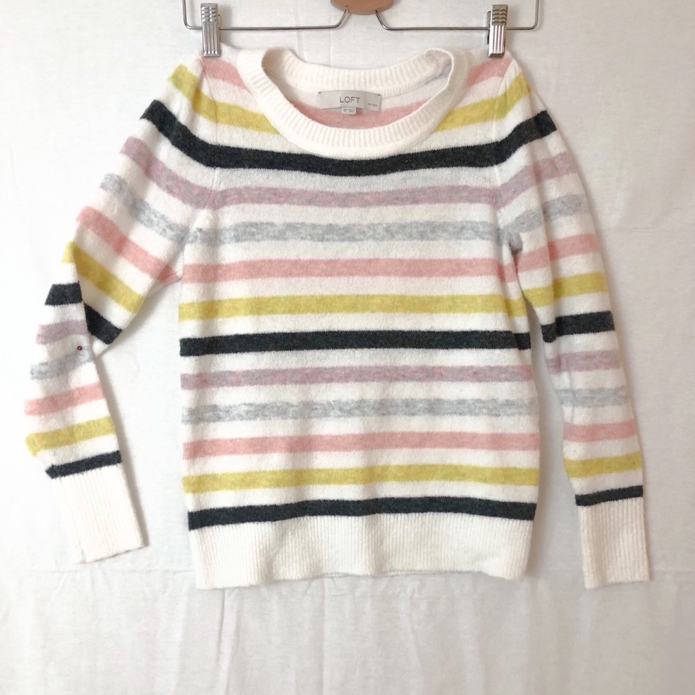 Multicolored striped sweater. Size: Petit Small